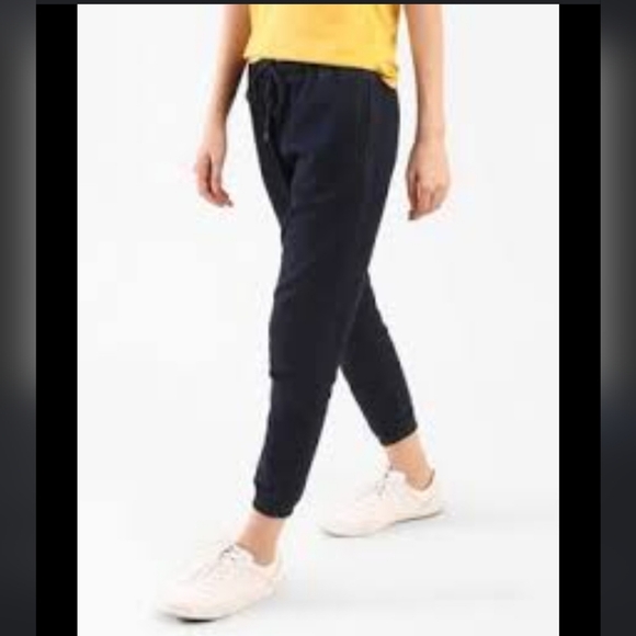 NEW Levis Dark Navy Joggers Sustainable Womens Jeans Classic Spring Summer - Picture 1 of 11